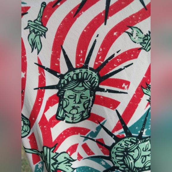 LulaRoe Girls Scarlett dress Size 10. Patriotic pattern. NWT. - Picture 2 of 6